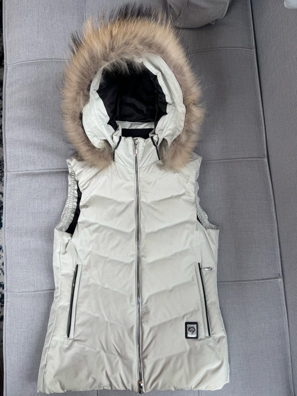 Descente Women’s Cream Down Vest with Fur Hood